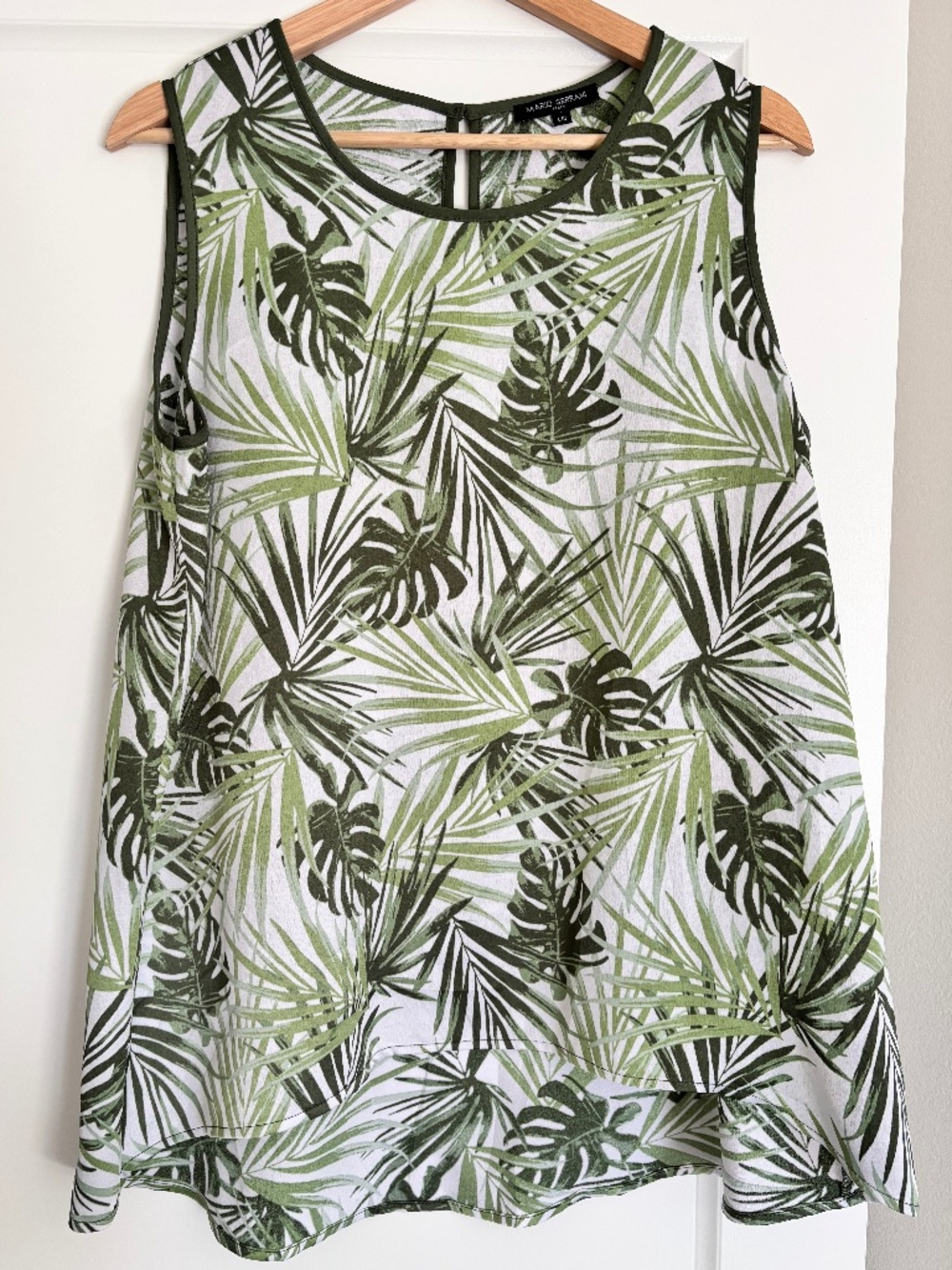 Mario Serrani Tropical Leaf Pattern Sleeveless Top Women’s Size Large